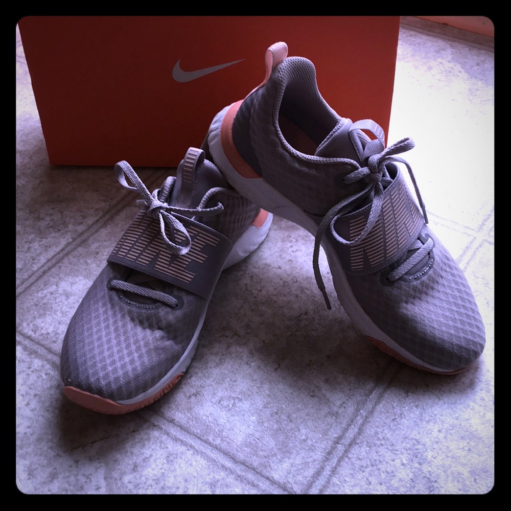 Women’s Nike renew